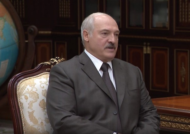 Лукашенко: мы не будем постоянно ползать на коленях перед своим старшим братом и вымаливать какие-то крохи