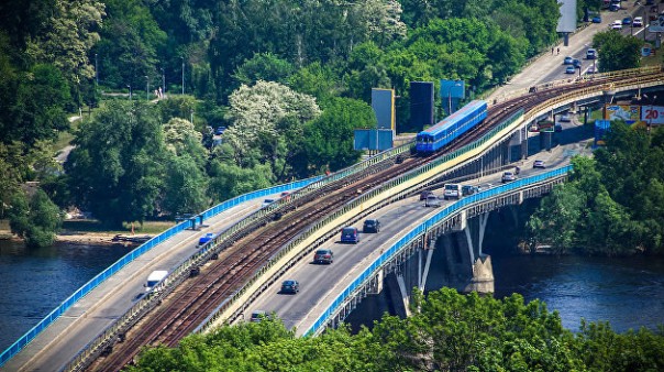 В Киеве паника: мост Метро заминирован, в метрополитене столпотворение, мужчина открыл стрельбу, сбит полицейский дрон