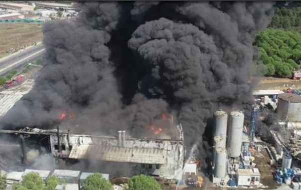 В Стамбуле произошел мощный взрыв на химзаводе (Видео)
