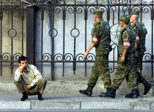 Российские военные пострадали от психбольного в Таджикистане