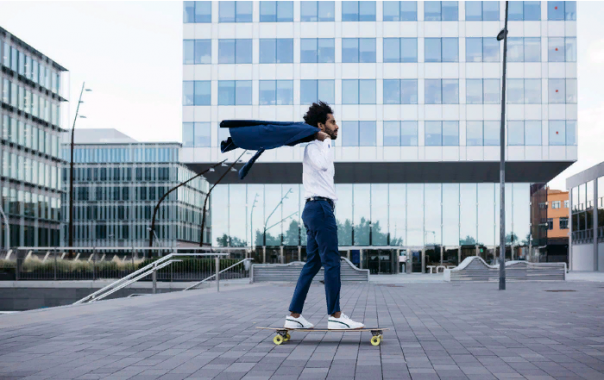 «Убивать себя на работе становится все менее популярно». Екатерина Шульман о правилах потребления нового поколения