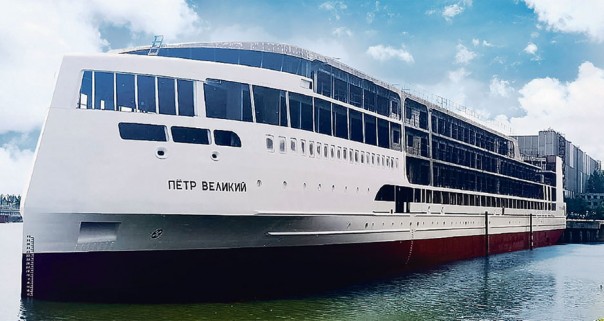 «Петр Великий» примет на борт туристов