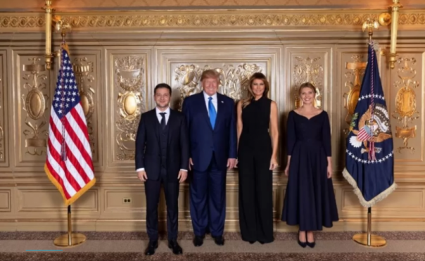 Украина на шаг впереди США. Зеленский похвастался фотографией с Трампом