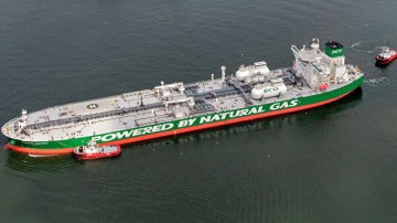 Танкер "Совкомфлота" первым в мире прошел Севморпуть на СПГ