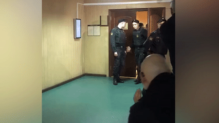 Задержанные по подозрению во взятке полицейские арестованы на два месяца