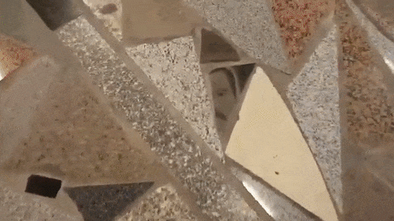 Пол из надгробий. Жители Усть-Каменогорска возмутились ремонтом в торговом доме