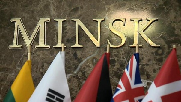 В российском и Белоруссом МИДе назвали решение принять "формулу Штайнмайера" позитивным знаком и важным шагом к миру на Украине