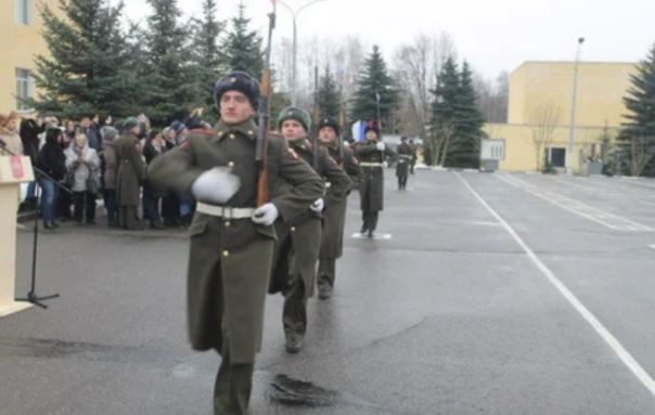 Сотвори себе Устинова: зачем из бывшего омоновца делают «сакральную жертву»