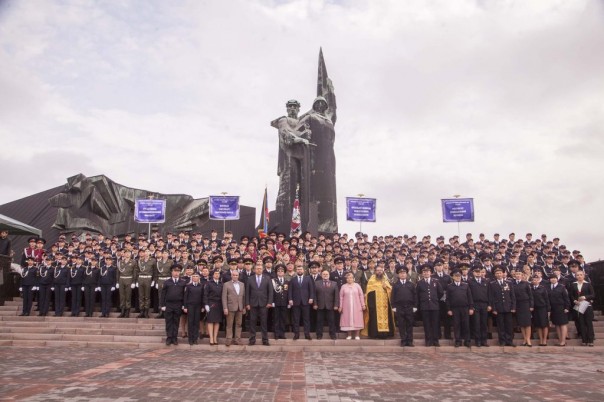 В Донецке прошло торжественное приведение к присяге курсантов Донецкой академии внутренних дел