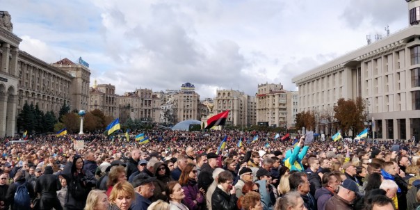 Акция "Нет капитуляции". На Майдане начался митинг "желтых повязок" против формулы Штайнмайера