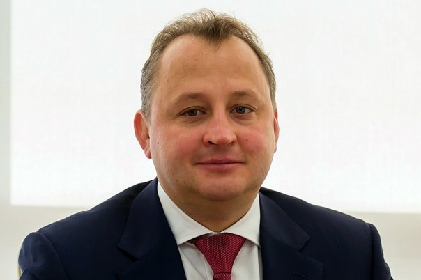 Топ-менеджер "Вертолётов России" выпал из окна, засмотревшись на белок