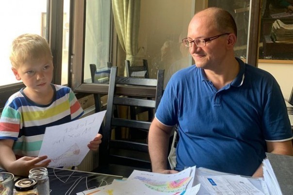 По законам Гитлера: суд отказал русскому ребёнку учиться в русской школе