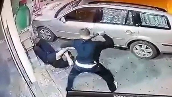 В Сербии решительный отец отомстил за избитого сына