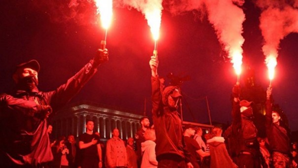 Идут бараны, бьют в барабаны: день УПА*. Ростислав Ищенко