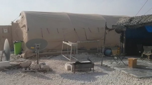 RT побывал на покинутой американцами военной базе в районе сирийского Манбиджа