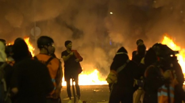 Беспорядки парализовали Барселону: кадры из эпицентра ожесточенных протестов, около ста пострадавших