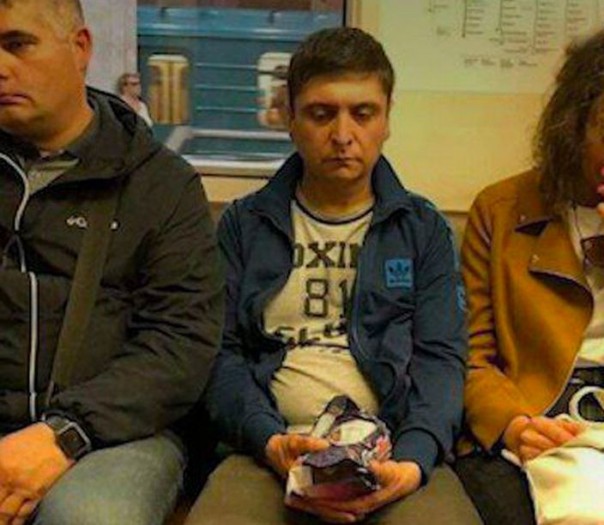 Тоже любит шутки. Московский двойник Зеленского оказался маляром