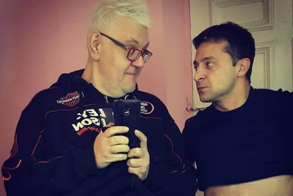 В связи с тяжелым материальным положением, прошу назначить меня советником секретаря СНБО или министра