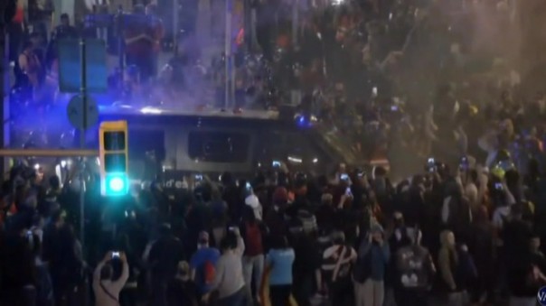 Мадрид выступает за единство королевства, Барселона - против: произошли столкновения между протестующими и полицией