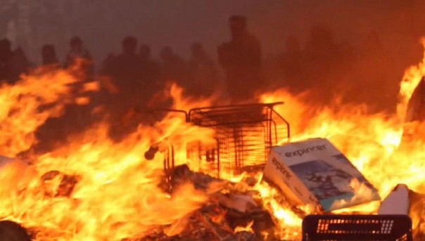 Полыхающий от протестов и пожаров Сантьяго сняли с беспилотника