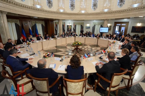 Итоги первого дня инвестфорума: Создание антисанкционного банка, Счетной палаты, Академии наук, офшора и легализации инфраструктуры блокчейна