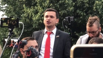 Оппозиция перессорилась из-за денег и любовниц: за что Конев мстит Яшину