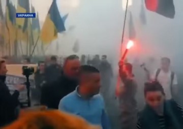 Портреты Бандеры и американские флаги: как на Украине отметили День защитника