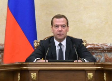 Медведев предупредил об ответе на размещение баз НАТО у границ России