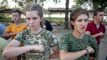 «Азов» продолжает вербовать в неофашисты подростков