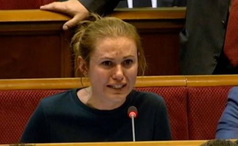 Депутат Рады разрыдалась из-за отклонения ее поправок к законопроекту