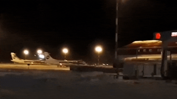 Самолёт SSJ-100 с отказавшим двигателем экстренно сел в Тюмени, в двигатель попала птица