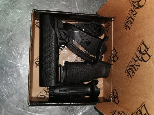 На украинской границе задержали россиянина с чемоданом оружия