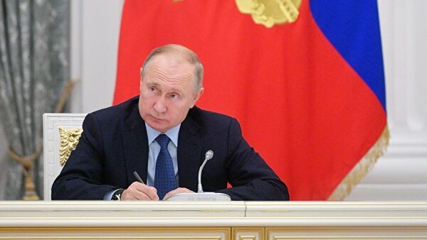 Путин заявил о попытках "пещерных русофобов" уничтожить русский язык