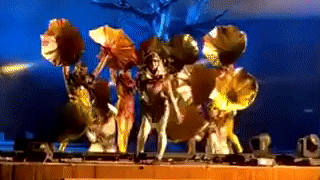 В Саудовской Аравии мужчина изрезал артистов прямо на сцене театра