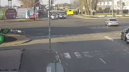 Уполномоченный Зеленского поспешил проехать на красный свет и попал в ужасное ДТП
