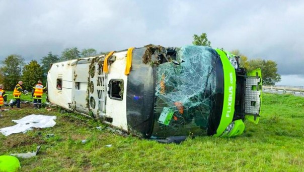 Автобус с россиянами перевернулся по пути из Парижа в Лондон