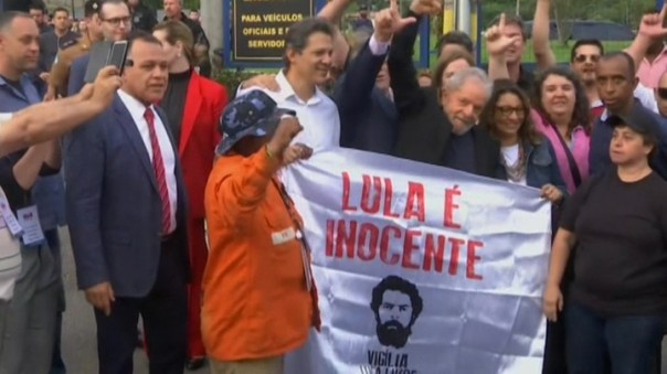 Экс-президент Бразилии Лула да Силва выходит на свободу