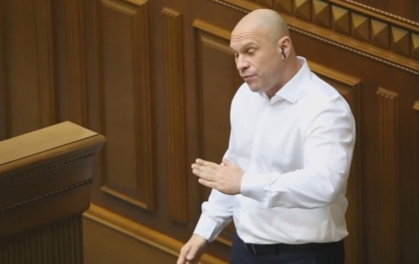 "Роль репетировал?". Кива снова отличился странным поведением в Раде