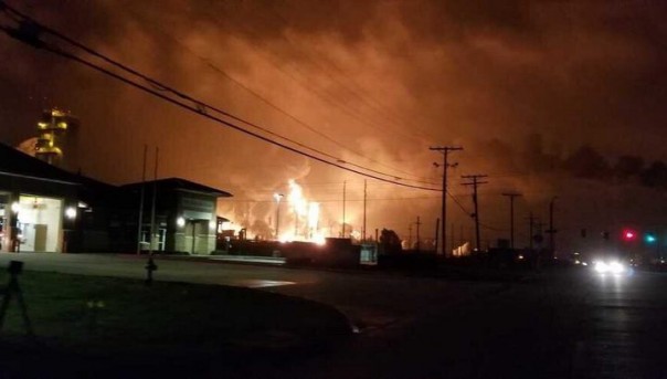 Мощнейший взрыв прогремел на нефтезаводе в Техасе