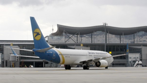 "Бомбезно отдохнуть на курорте". В киевском аэропорту у пассажира нашли гранату