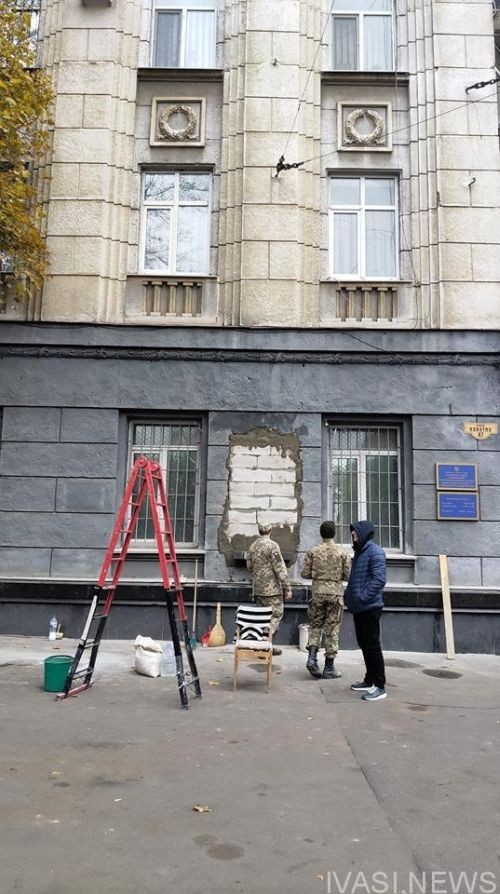 Кто воюет в Одессе с маршалом Жуковым?