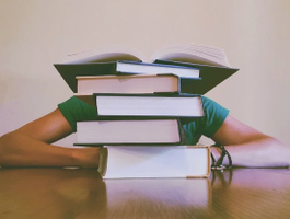 На Камчатке 21-летнего студента-заочника назначили главой отдела ЖКХ