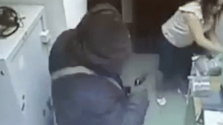 Вооружённый пистолетом и гранатой приморец ограбил Сбербанк на 6 млн