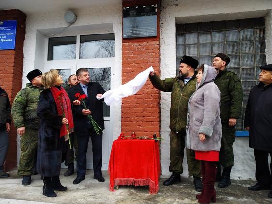 Сводка от НМ ЛНР 12.12.2019. ВСУшники и нацисты устроили перестрелку в р-не Станицы. Суд ЛНР приговорил жительницу Первомайска к 12 годам за госизмену