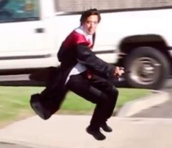 Волшебство или обман: поклонник Гарри Поттера удивил Сеть полетом на метле