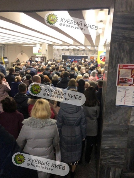 Цеэуропейская столица: разъяренные пассажиры устроили масштабный погром в метро | В киевском метро над вором устроили самосуд