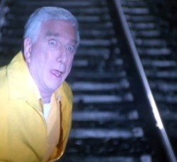 Вытащил из-под колес: полицейский спас упавшего на рельсы мужчину в Пятигорске