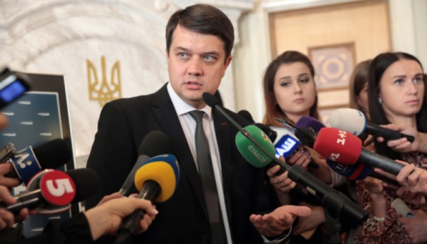 «Я не готов ответить». Разумков прокомментировал снятие депутатской неприкосновенности с экс-президента Порошенко