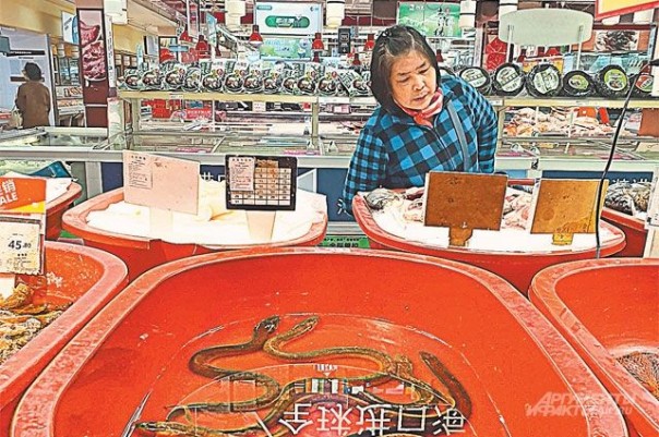 «Русские питаются водкой». Почему мы не раскручиваем оливье и борщ в Китае?