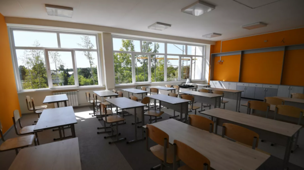 Во Владивостоке шесть школ эвакуировали после сообщений о минированиях